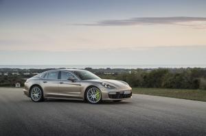 Porsche Panamera Turbo S E-Hybrid 2017 года